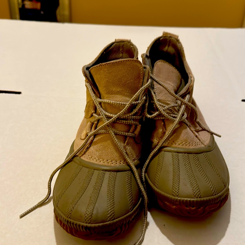 Sorel all weather water proof ankle boot on light grey